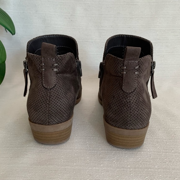 Universal Thread Dylan Gray MicroSuede Ankle Boots Woman’s 8 - Picture 6 of 8